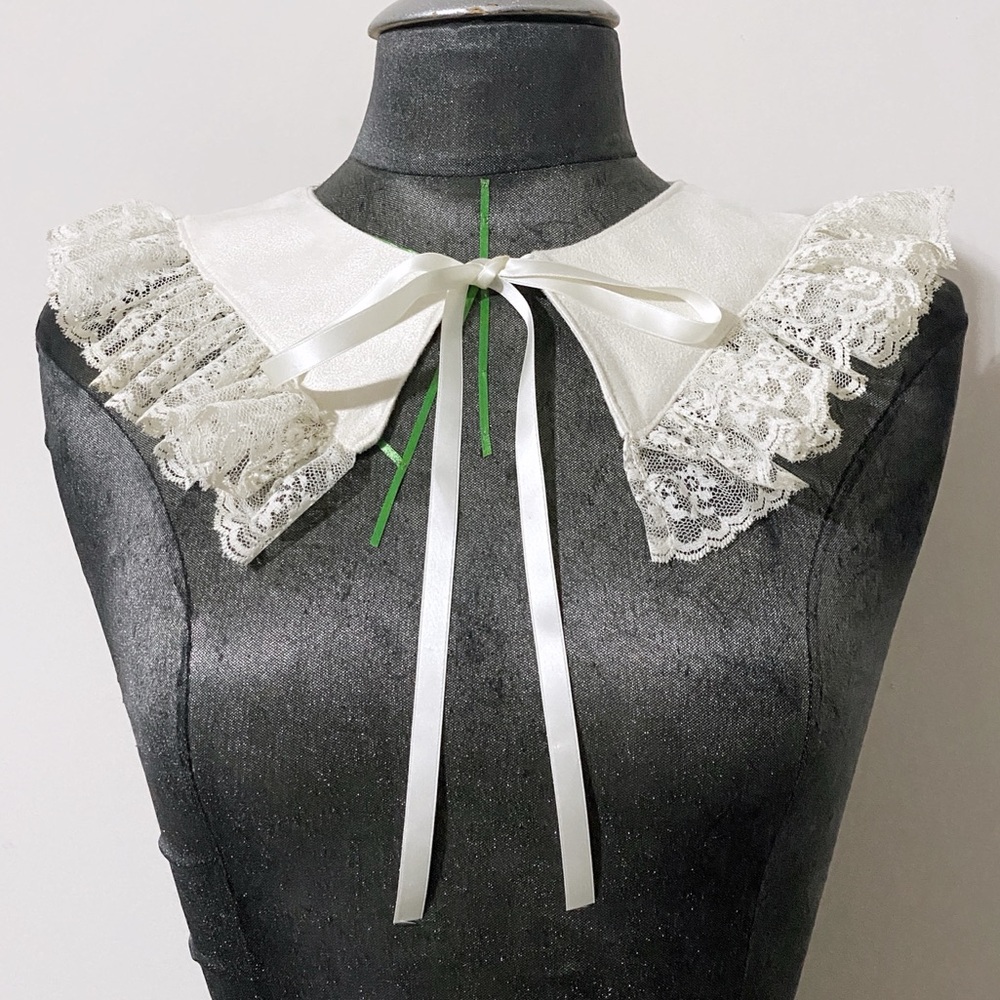 Elegant Cream Lace Collar Wrap with Vintage Hand-Dyed Lace